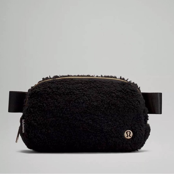 lululemon athletica Handbags - Lululemon Everywhere Fleece Belt Bag